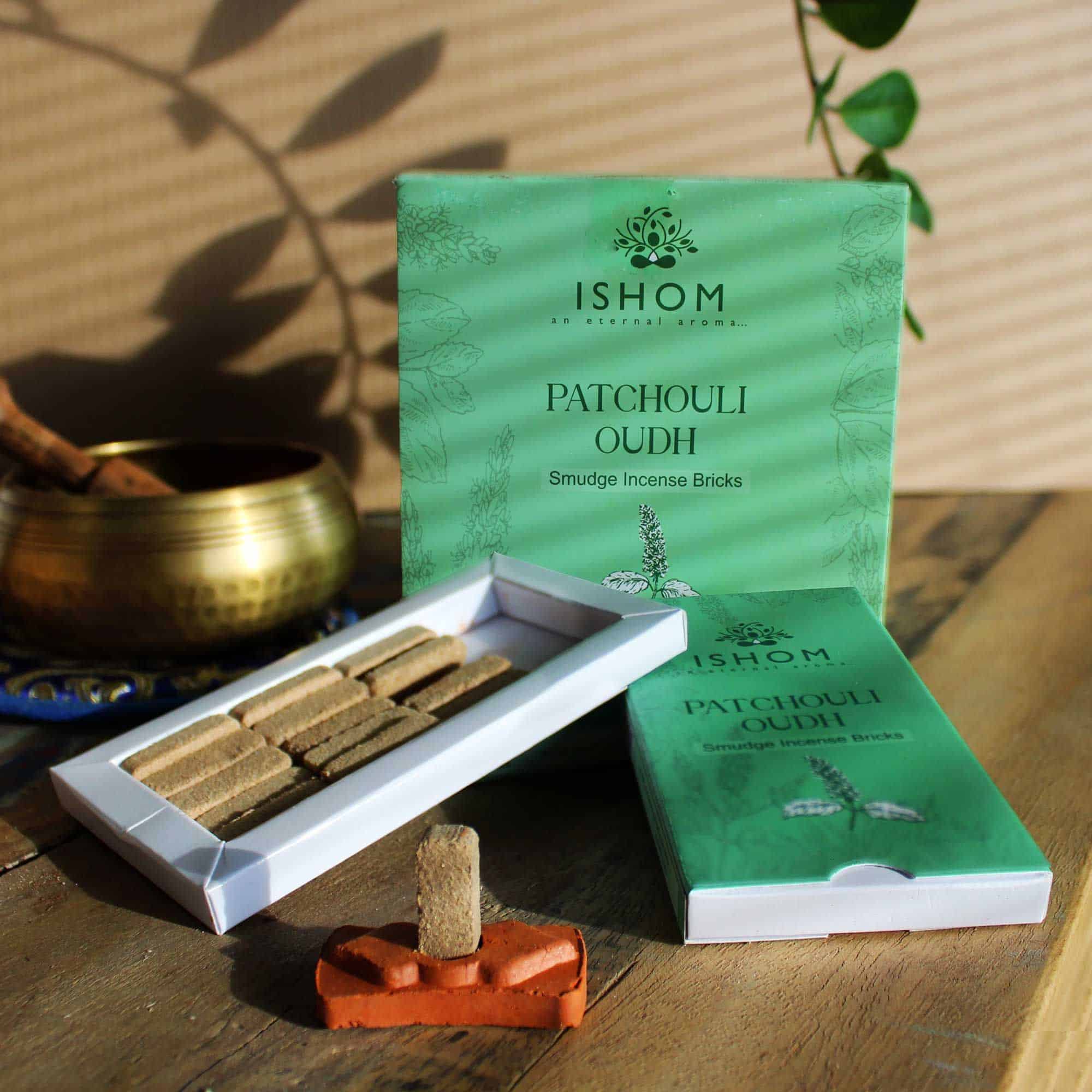 bG9jYWw6Ly9tZWRpYS8xUC8wRS82MFIzMEMxRzZXUkswRTFQL2I4ZjQxZTAwLmpwZWc Pack of 15 Natural Incense Smudge Bricks and Burner - Patchouli Wood - Image 1