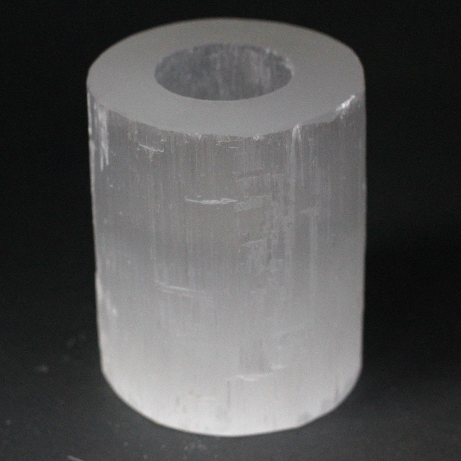 bG9jYWw6Ly9tZWRpYS9ISy84RC82MFIzMEMxRzZNVks4REhLL2ViNjFkYmQyLmpwZWc Selenite Cylinder Candle Holder - 10 cm - Image 1