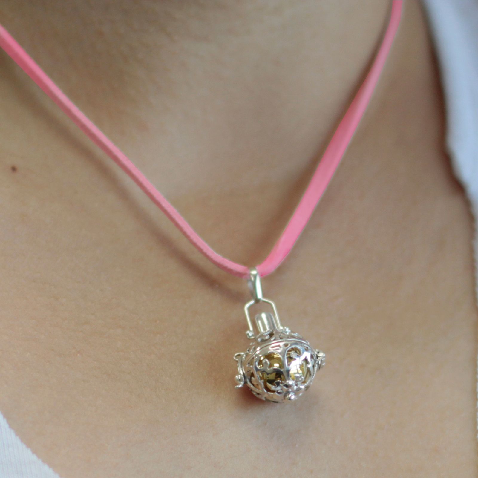bG9jYWw6Ly9tZWRpYS9ITi9BQy82MFIzMEMxRzZDVDNBQ0hOL2U3Y2E5NGU1LmpwZWc Silver Angel Bell - Guardian - 16mm - Image 1