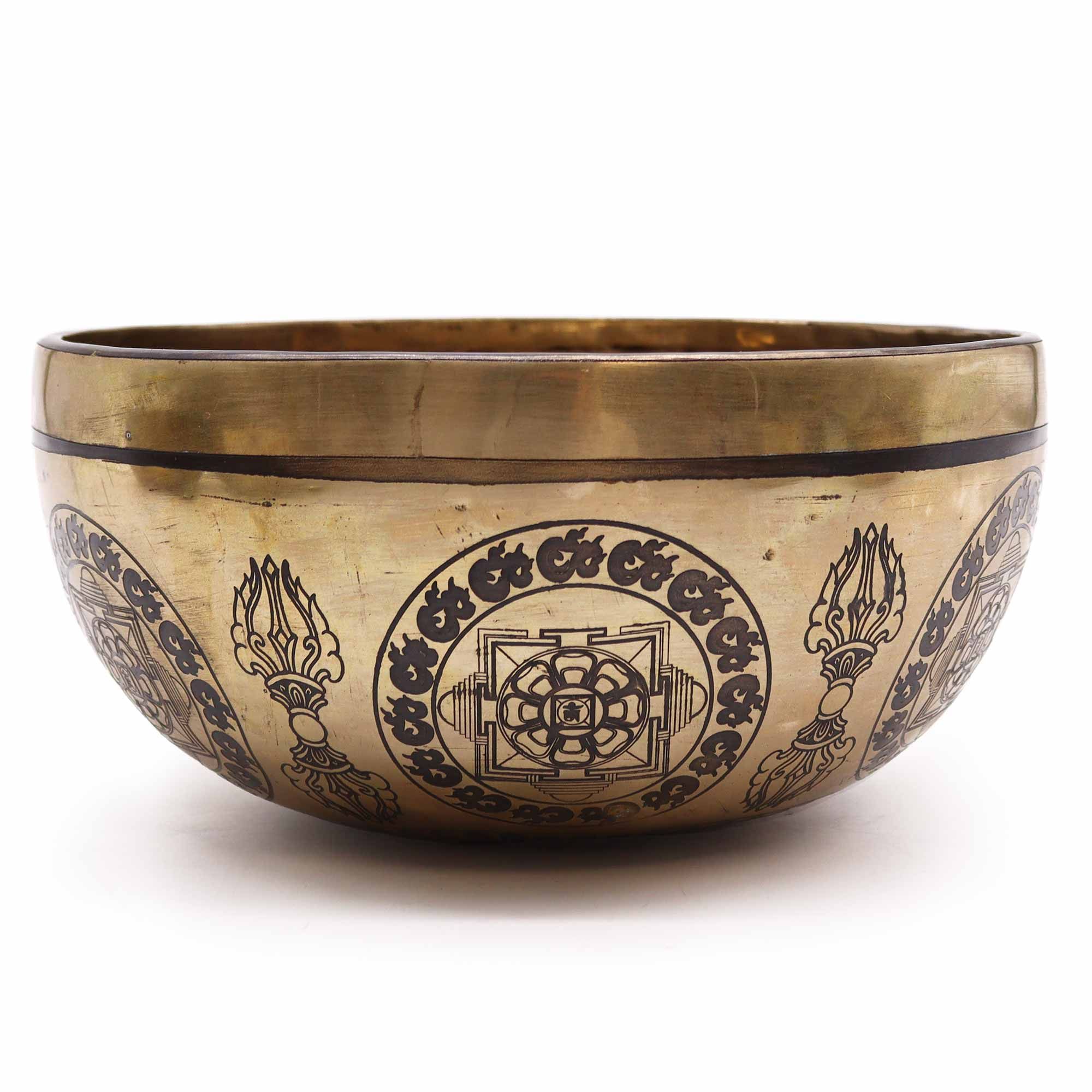 bG9jYWw6Ly9tZWRpYS9TSy8wRC82MFIzMEMxRzZXUkswRFNLLzVkNDUxNWZjLmpwZWc Tibetan Healing Engraved Bowl - 21cm - 5 Buddhas - Image 1