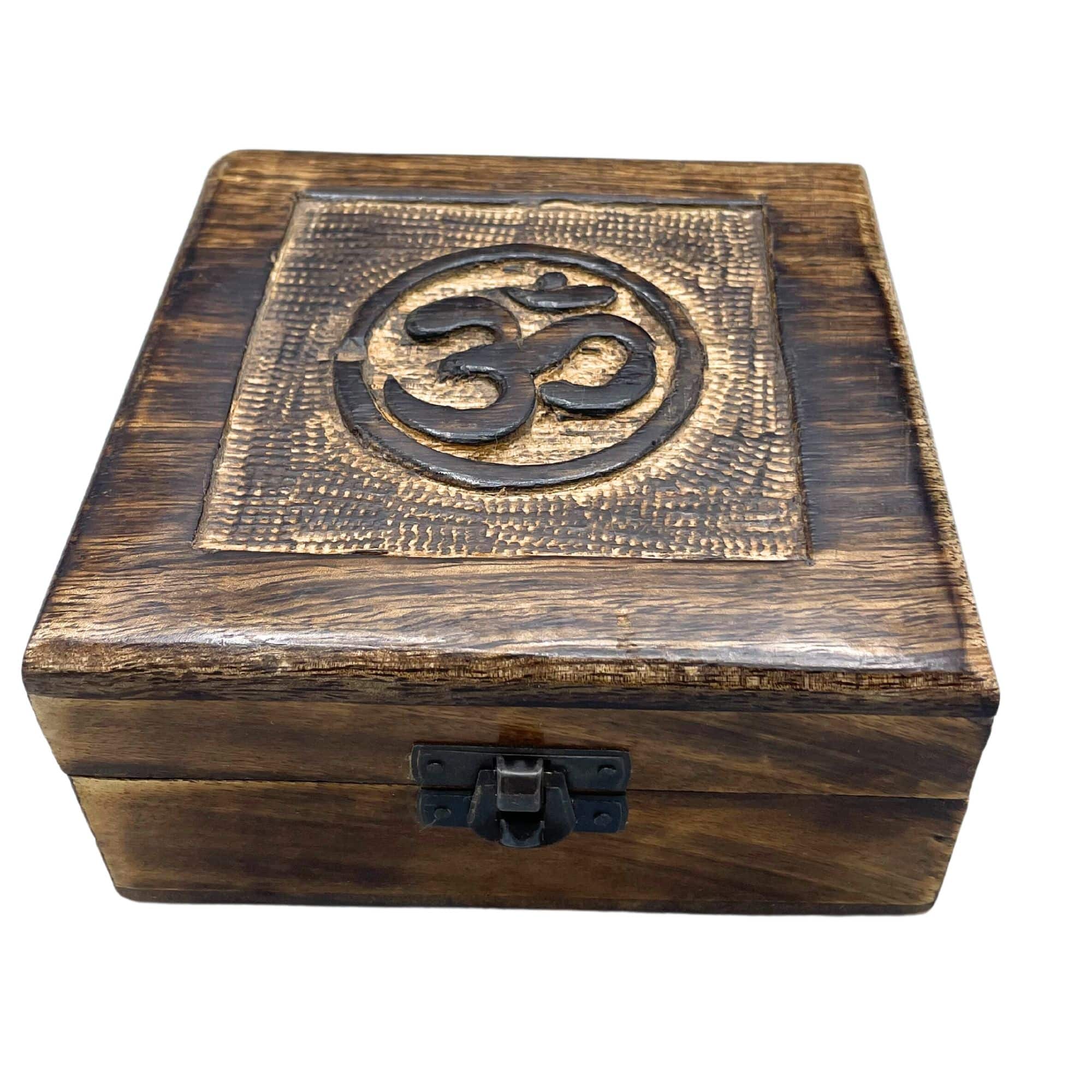 bG9jYWw6Ly9tZWRpYS9TSy8yRC82MFIzMEMxRzZXUksyRFNLLzhjZGE5YTEyLmpwZWc Square Wooden Keepsake Box 13x13x6cm - Om - Image 1