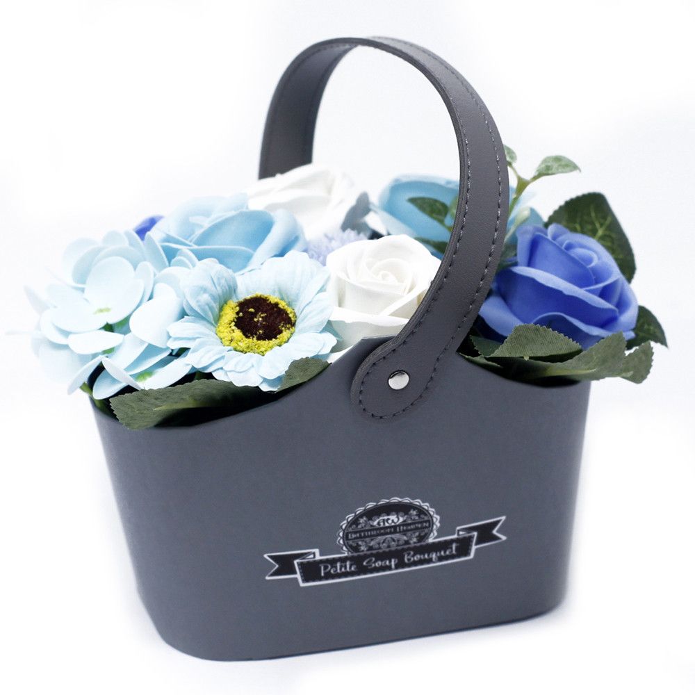 bG9jYWw6Ly9tZWRpYS9TUy9FRC82MFIzMEMxRzZNVDNFRFNTLzYwNTEyMzFkLmpwZWc Bouquet Petite Basket - Soothing Blues - Image 1