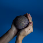 1x Dubai Bath Bomb - Emerald Oudh Truffle - Image 3